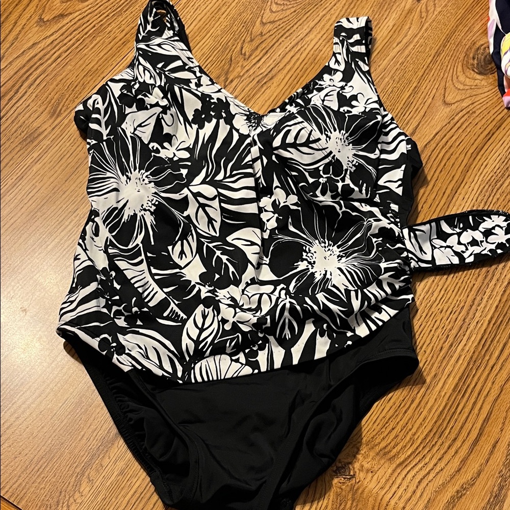 Black and White Floral Women's Swimsuit